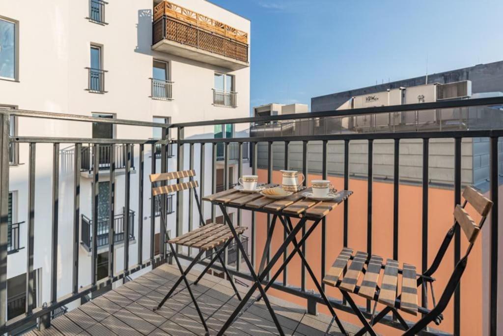 Modern Riverside Apartment With Free Parking Space Щецин Экстерьер фото